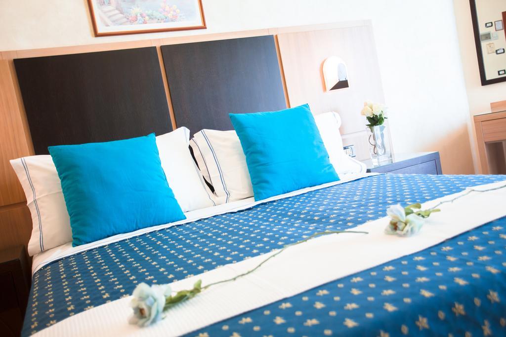 צ'סנטיקו Hotel Verona חדר תמונה